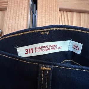 Levi’s 25 shaping skinny Jean